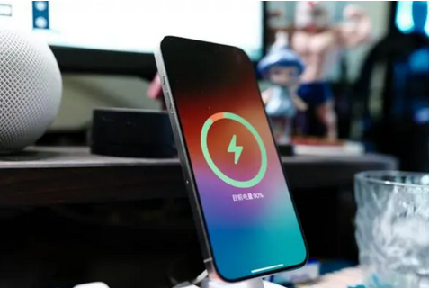 江达苹果15换屏服务分享用什么充电器给iPhone15充电更好 